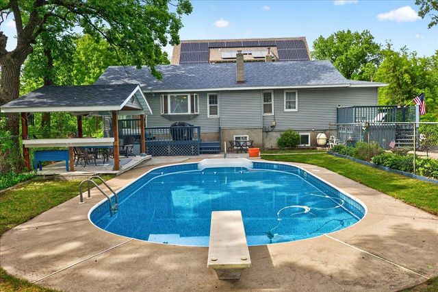 79 Long Lake Road, Mahtomedi, MN 55115