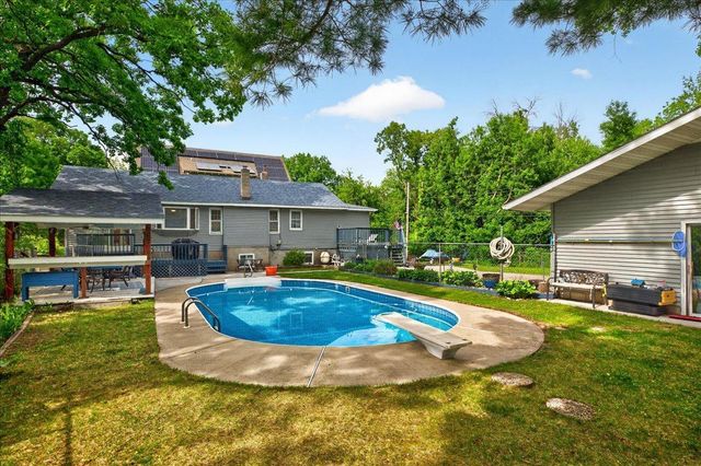 79 Long Lake Road, Mahtomedi, MN 55115