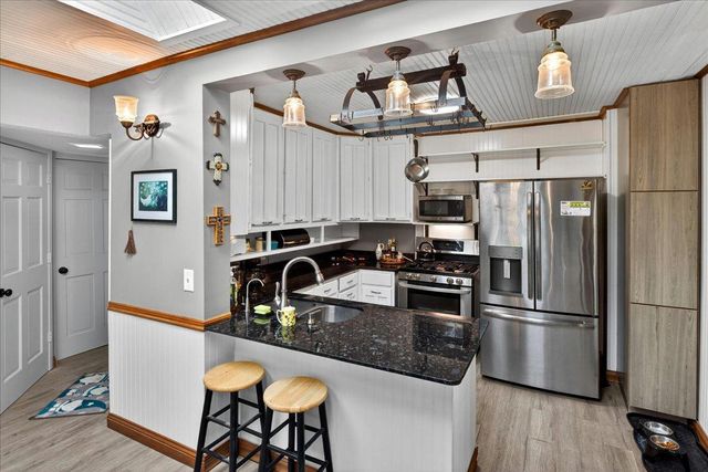 79 Long Lake Road, Mahtomedi, MN 55115