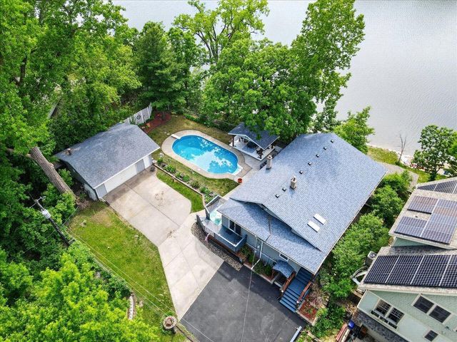 79 Long Lake Road, Mahtomedi, MN 55115