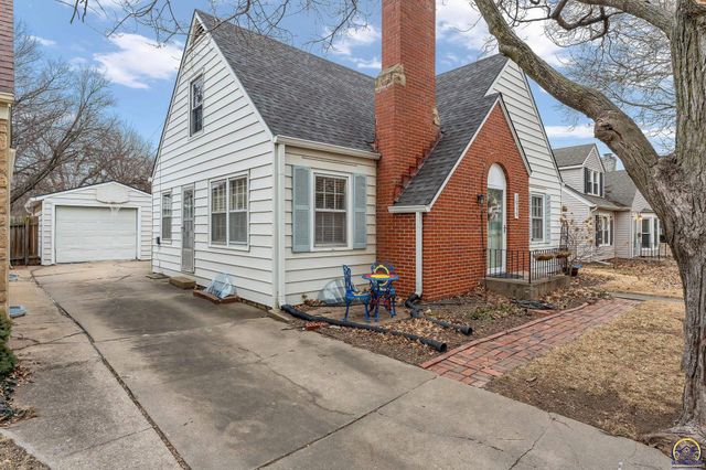 1944 SW Bowman CT, Topeka, KS 66604