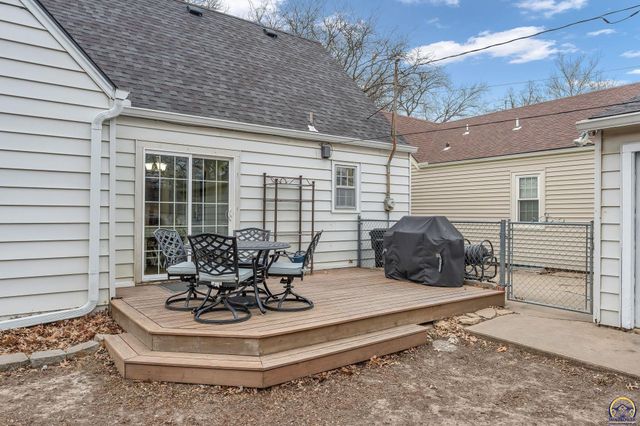 1944 SW Bowman CT, Topeka, KS 66604