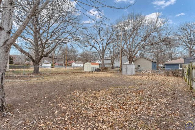 1944 SW Bowman CT, Topeka, KS 66604