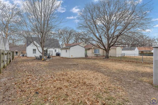 1944 SW Bowman CT, Topeka, KS 66604