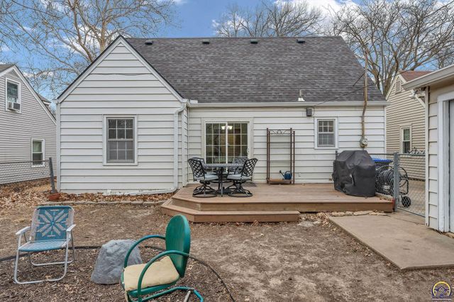 1944 SW Bowman CT, Topeka, KS 66604