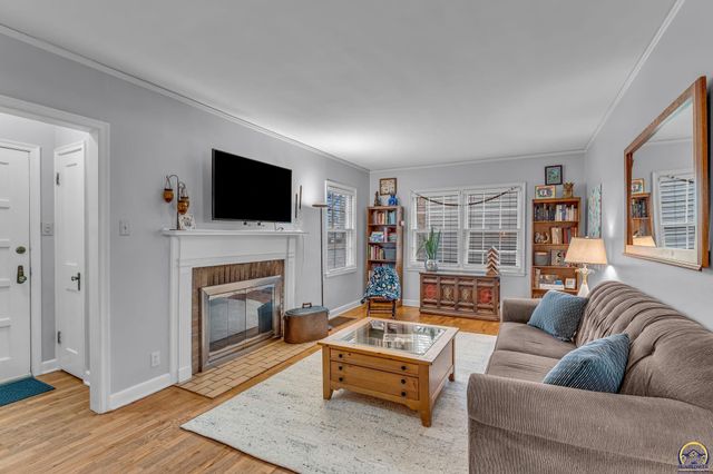 1944 SW Bowman CT, Topeka, KS 66604