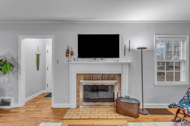 1944 SW Bowman CT, Topeka, KS 66604