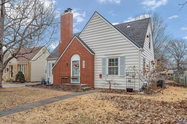 1944 SW Bowman CT, Topeka, KS 66604