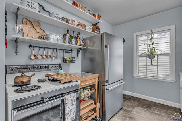 1944 SW Bowman CT, Topeka, KS 66604