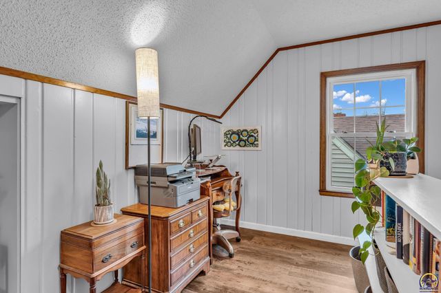 1944 SW Bowman CT, Topeka, KS 66604