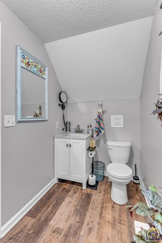 1944 SW Bowman CT, Topeka, KS 66604