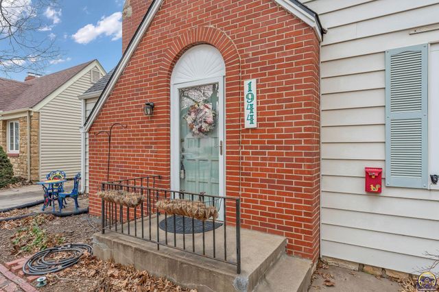 1944 SW Bowman CT, Topeka, KS 66604