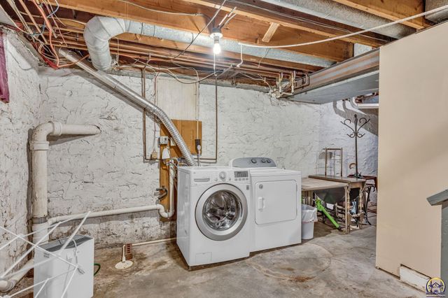 1944 SW Bowman CT, Topeka, KS 66604