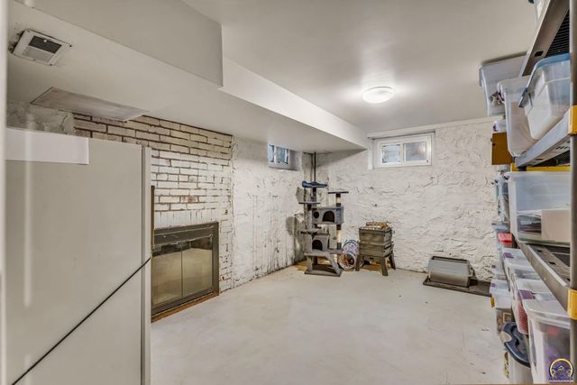 1944 SW Bowman CT, Topeka, KS 66604