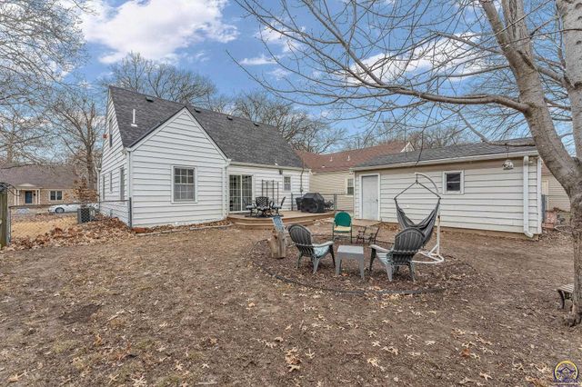 1944 SW Bowman CT, Topeka, KS 66604