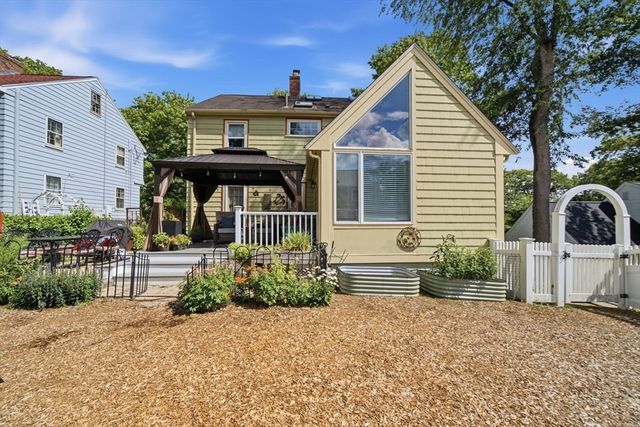 12 Chester St, Arlington, MA 02476