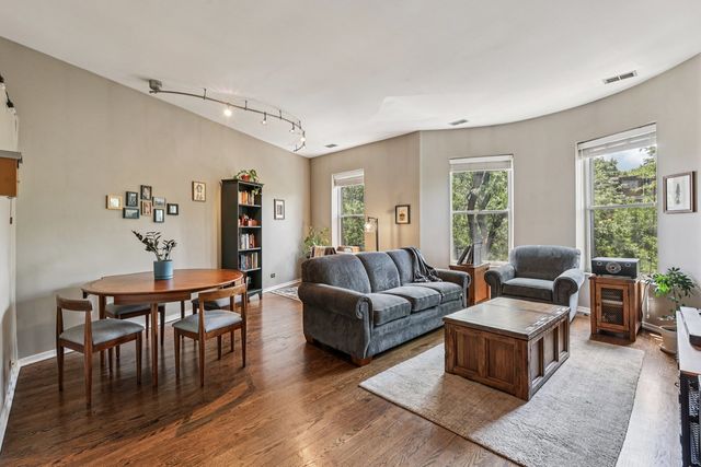 700 W Cornelia Avenue 3E, Chicago, IL 60657