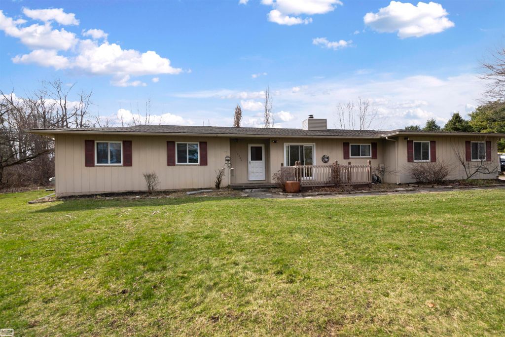 10206 S State Road, Goodrich, MI 48438