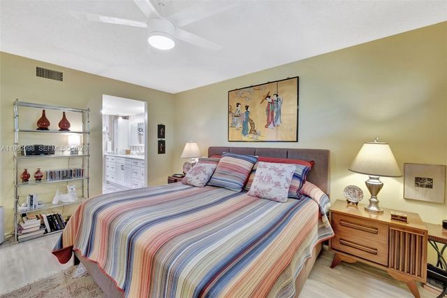 4000 NW 44th Ave 405, Lauderdale Lakes, FL 33319