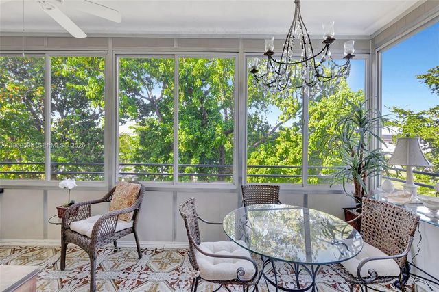 4000 NW 44th Ave 405, Lauderdale Lakes, FL 33319