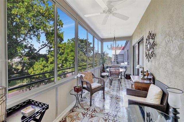 4000 NW 44th Ave 405, Lauderdale Lakes, FL 33319