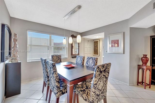 4000 NW 44th Ave 405, Lauderdale Lakes, FL 33319