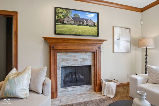 1538 E Grey Feather Trail, Greenfield, IN 46140