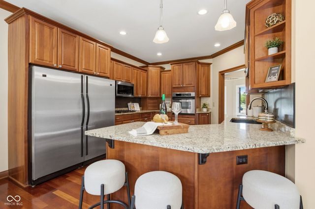 1538 E Grey Feather Trail, Greenfield, IN 46140