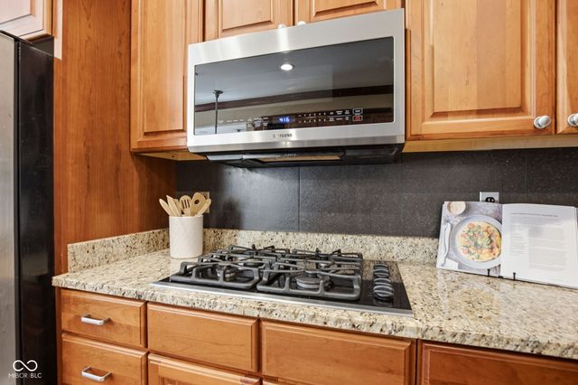 1538 E Grey Feather Trail, Greenfield, IN 46140