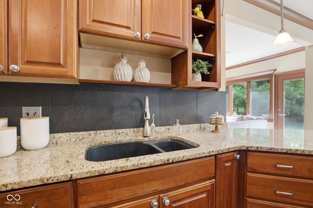 1538 E Grey Feather Trail, Greenfield, IN 46140