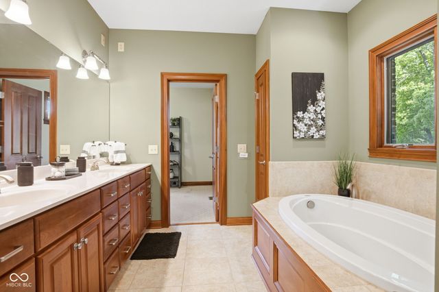 1538 E Grey Feather Trail, Greenfield, IN 46140