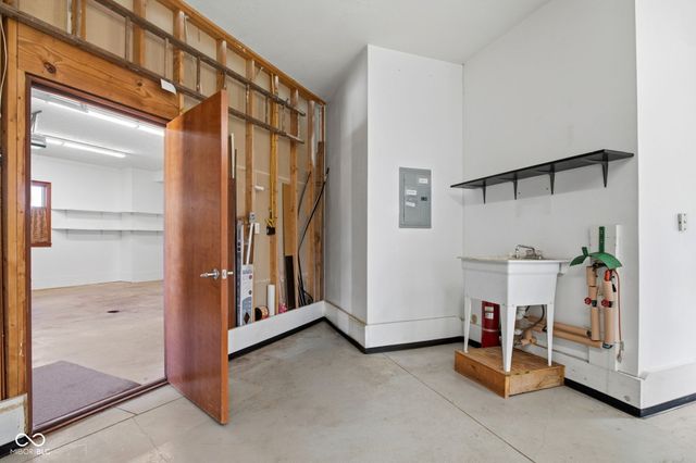 1538 E Grey Feather Trail, Greenfield, IN 46140
