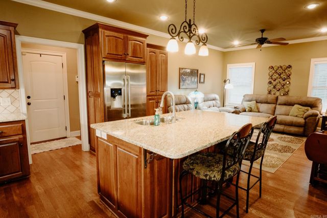 519 Scarlet Oaks Cove, Benton, AR 72019