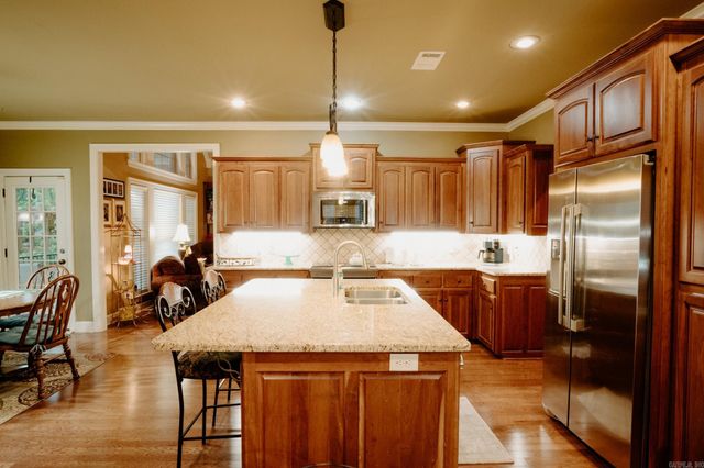 519 Scarlet Oaks Cove, Benton, AR 72019