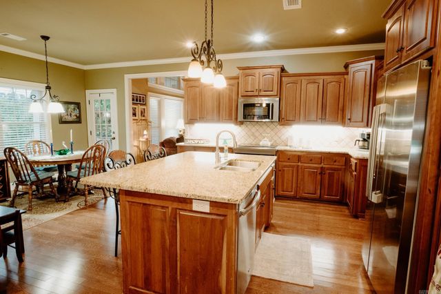 519 Scarlet Oaks Cove, Benton, AR 72019