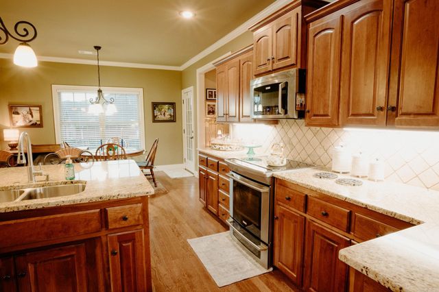 519 Scarlet Oaks Cove, Benton, AR 72019