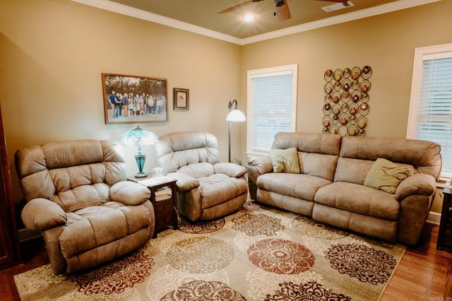 519 Scarlet Oaks Cove, Benton, AR 72019