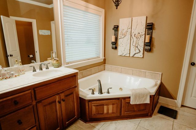 519 Scarlet Oaks Cove, Benton, AR 72019