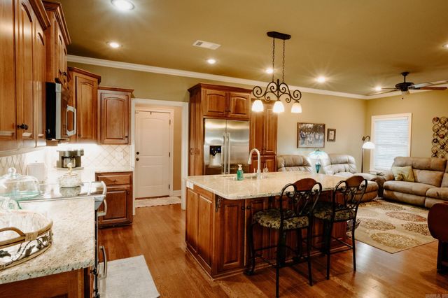 519 Scarlet Oaks Cove, Benton, AR 72019