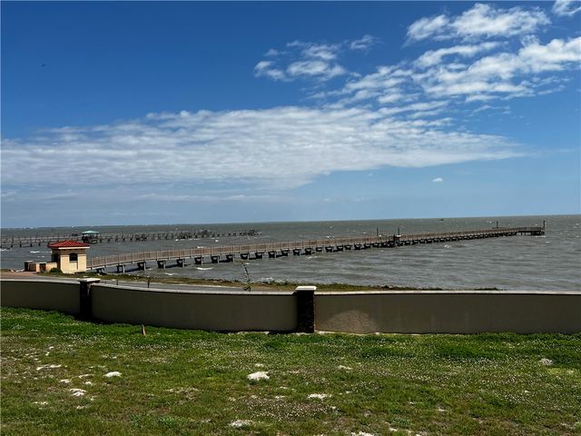 18 Royal Oaks Circ, Fulton, TX 78358