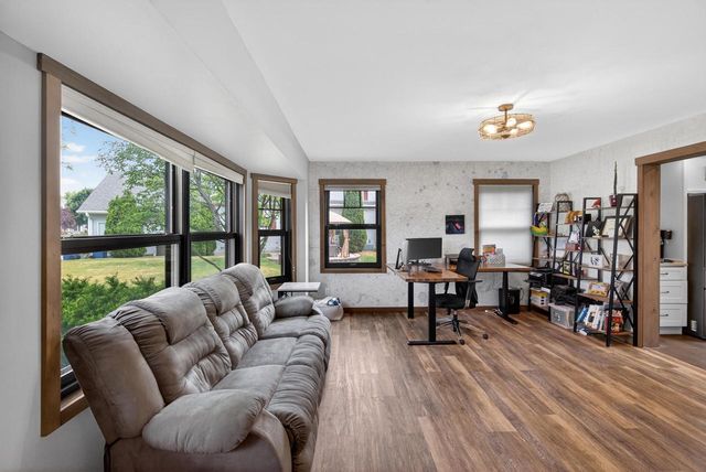 215 Quail CIRCLE, West Bend, WI 53090