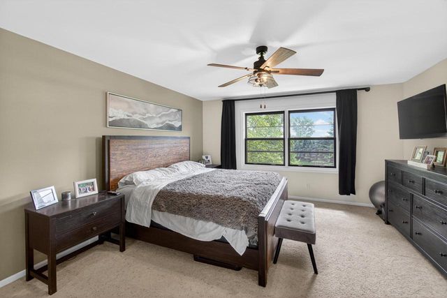 215 Quail CIRCLE, West Bend, WI 53090