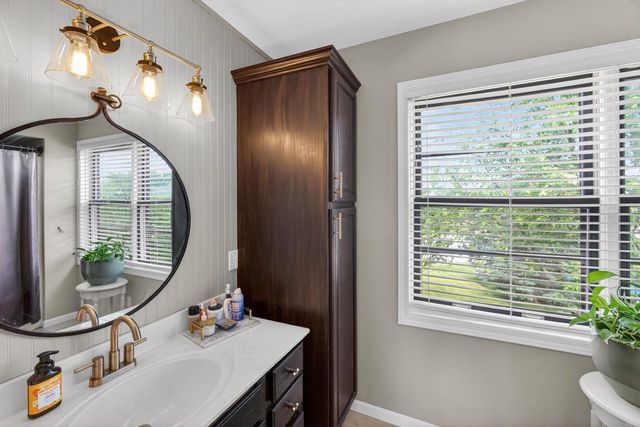 215 Quail CIRCLE, West Bend, WI 53090