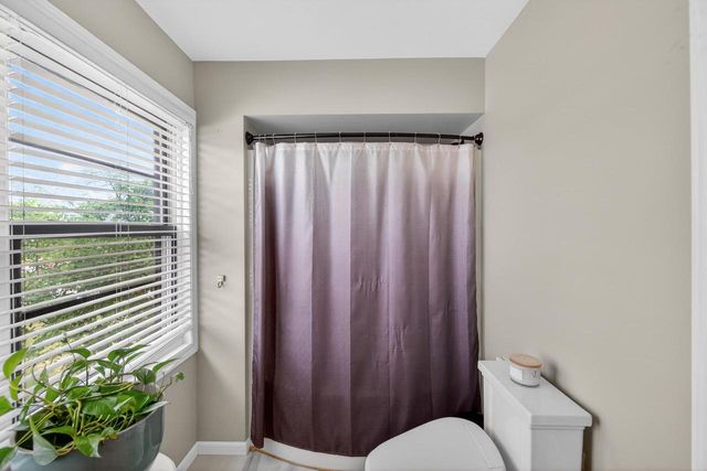 215 Quail CIRCLE, West Bend, WI 53090