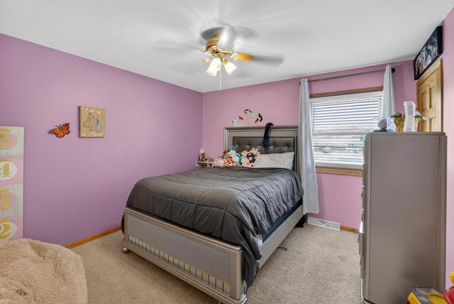 215 Quail CIRCLE, West Bend, WI 53090