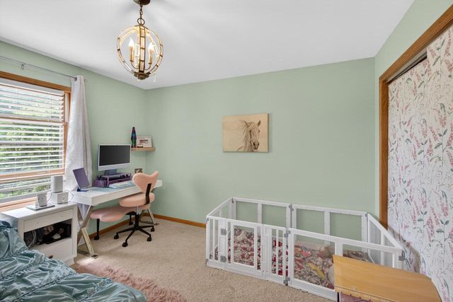 215 Quail CIRCLE, West Bend, WI 53090