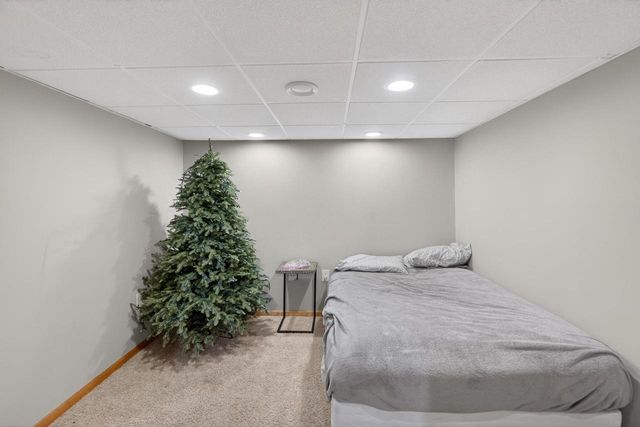 215 Quail CIRCLE, West Bend, WI 53090