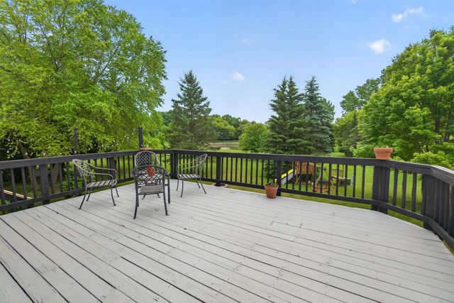 215 Quail CIRCLE, West Bend, WI 53090