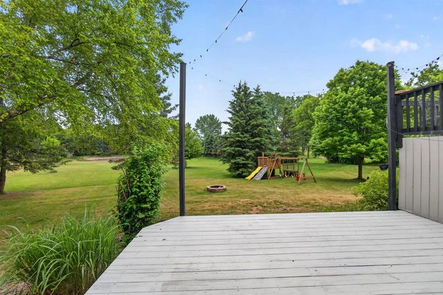 215 Quail CIRCLE, West Bend, WI 53090