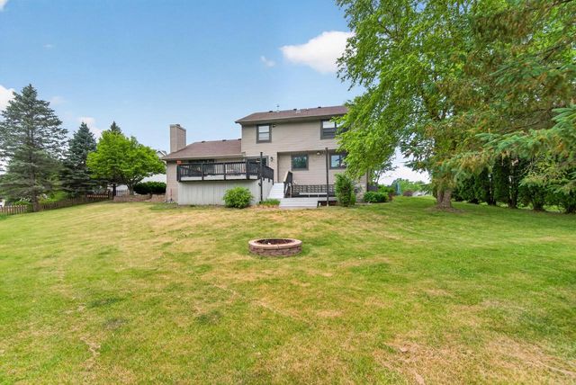 215 Quail CIRCLE, West Bend, WI 53090